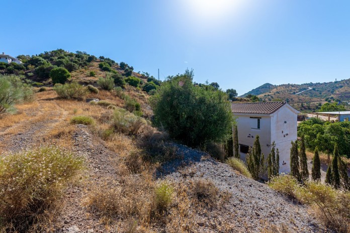 SOLD ! Nice rustic plot for sale of 3,825m2 with a built house