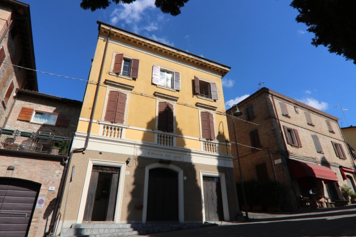 Castelvetro di Modena, Timeless Grandeur Awaits in Historic Trattoria