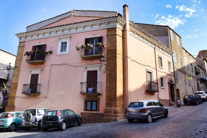 Piazza Armerina, modern duplex in the medieval village