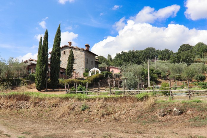 Soriano nel Cimino. The farmhouse that will change your life