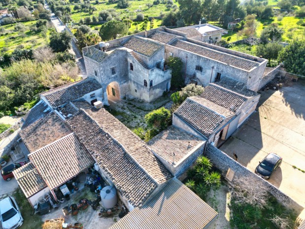 Modica, immerse yourself in the charm of a farm of 700